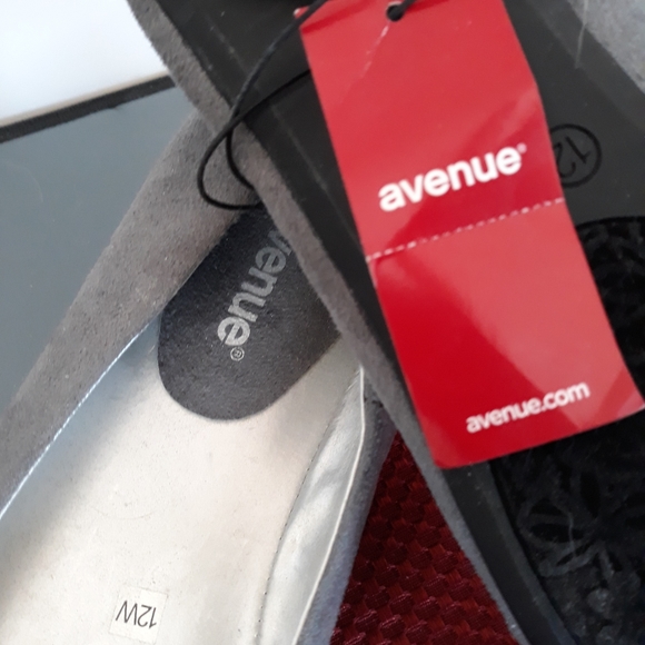 NEW Avenue Black Suede Flats with Silver Stars 12 - Picture 3 of 7